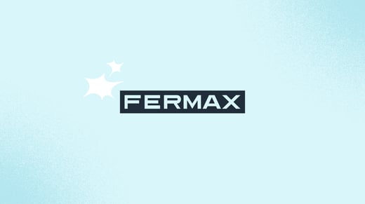 Logo de Fermax sobre fondo azul celeste
