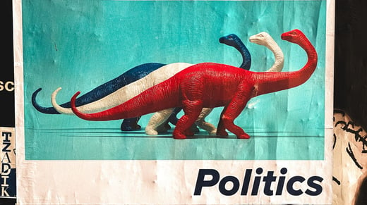 Poster con tres diplodocus azul, blanco y rojo y la palabra Politics